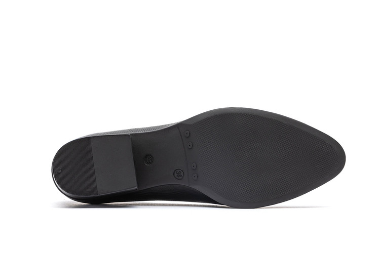 کفش چرم زنانه پاشنه دار مادو کد ۷۰۲۶