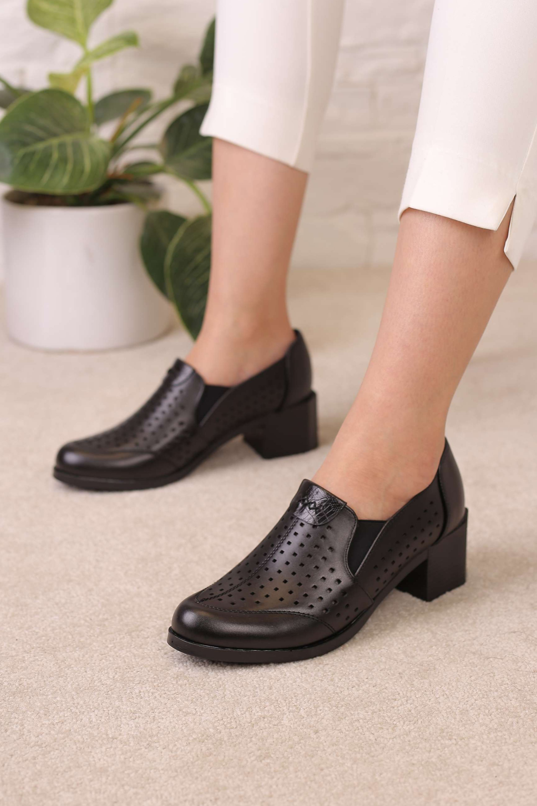 کفش پرسنلی پاشنه دار زنانه پاریس