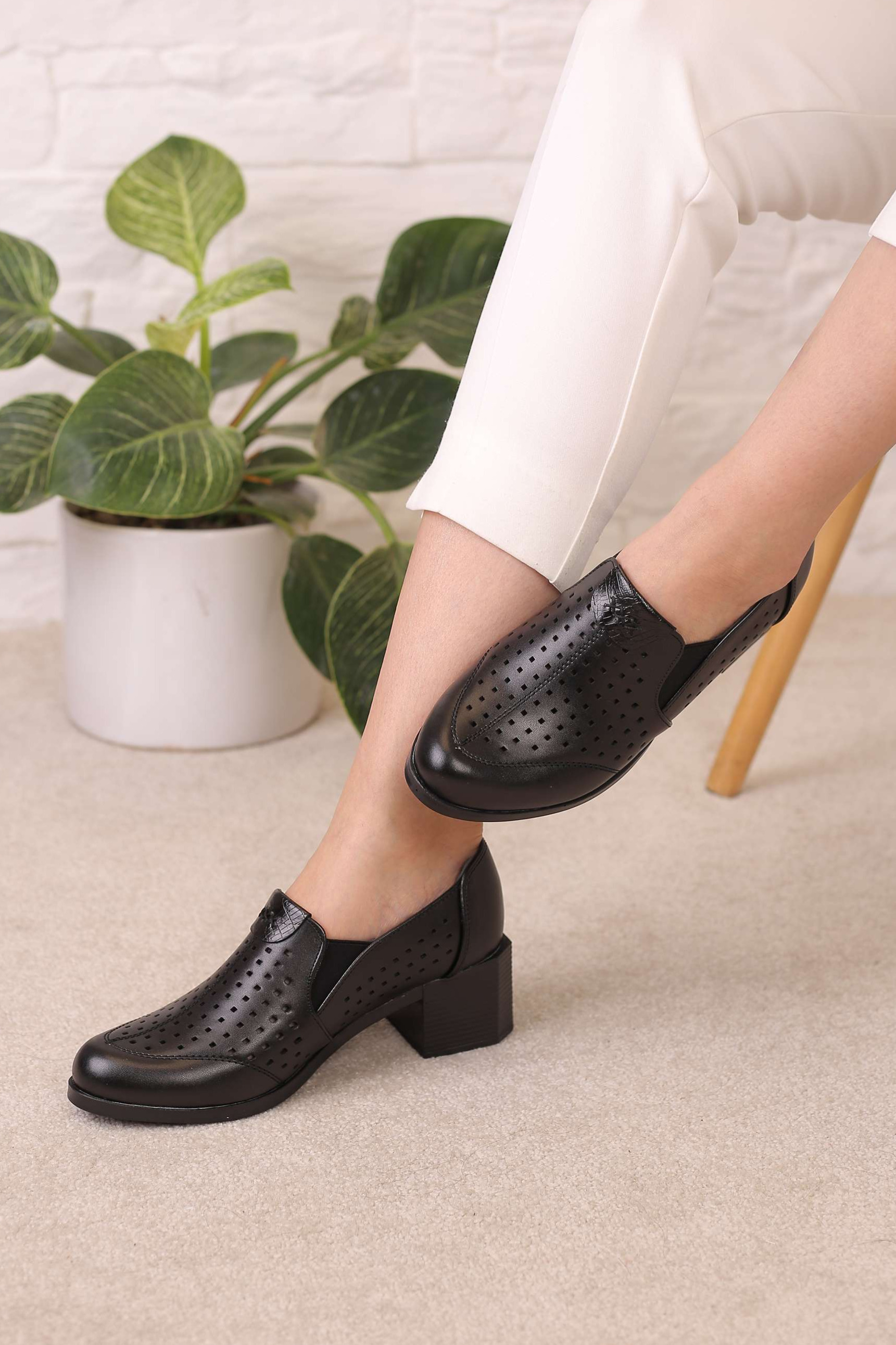 کفش پرسنلی پاشنه دار زنانه پاریس