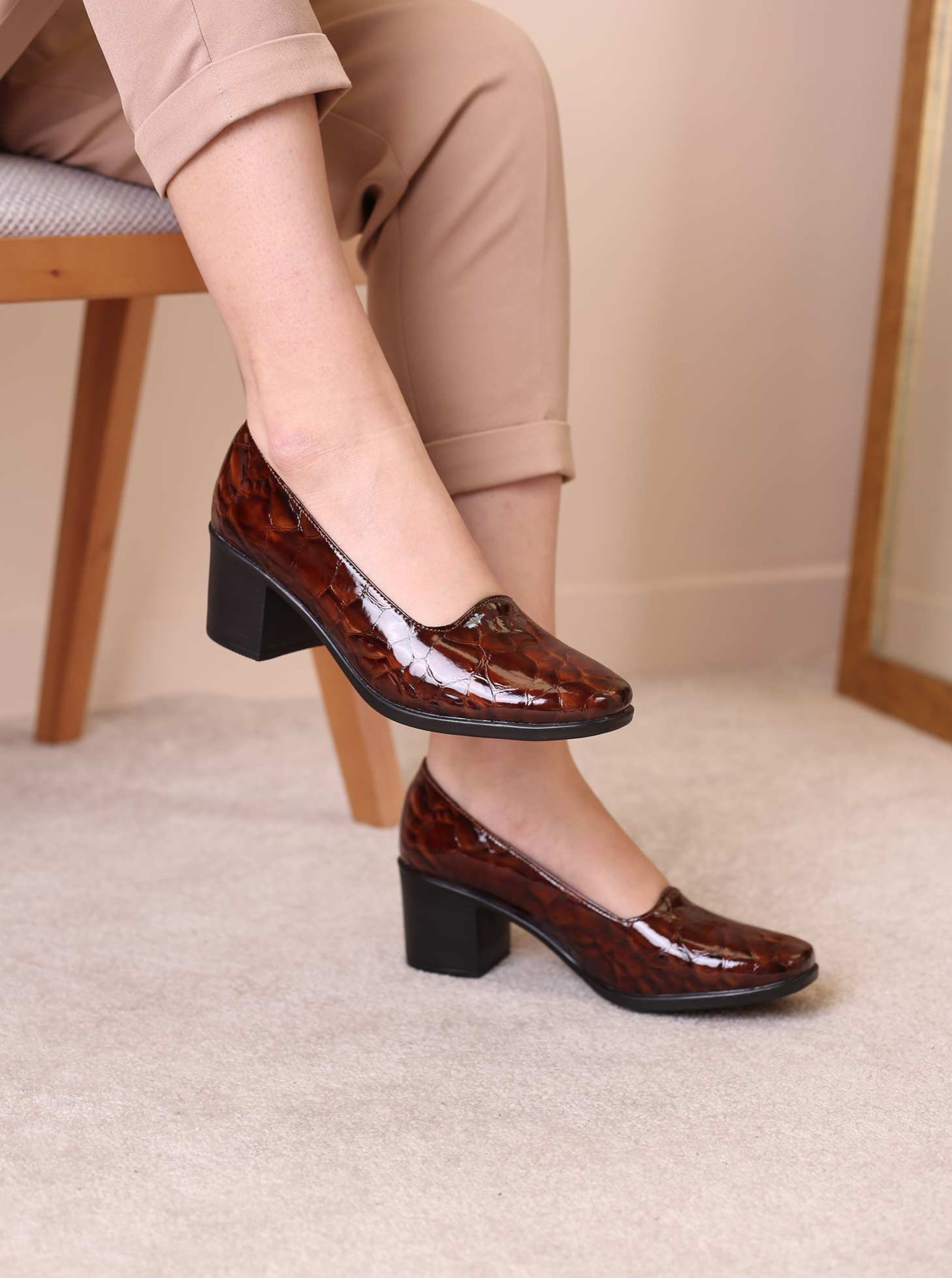 کفش پرسنلی پاشنه دار زنانه لیوز