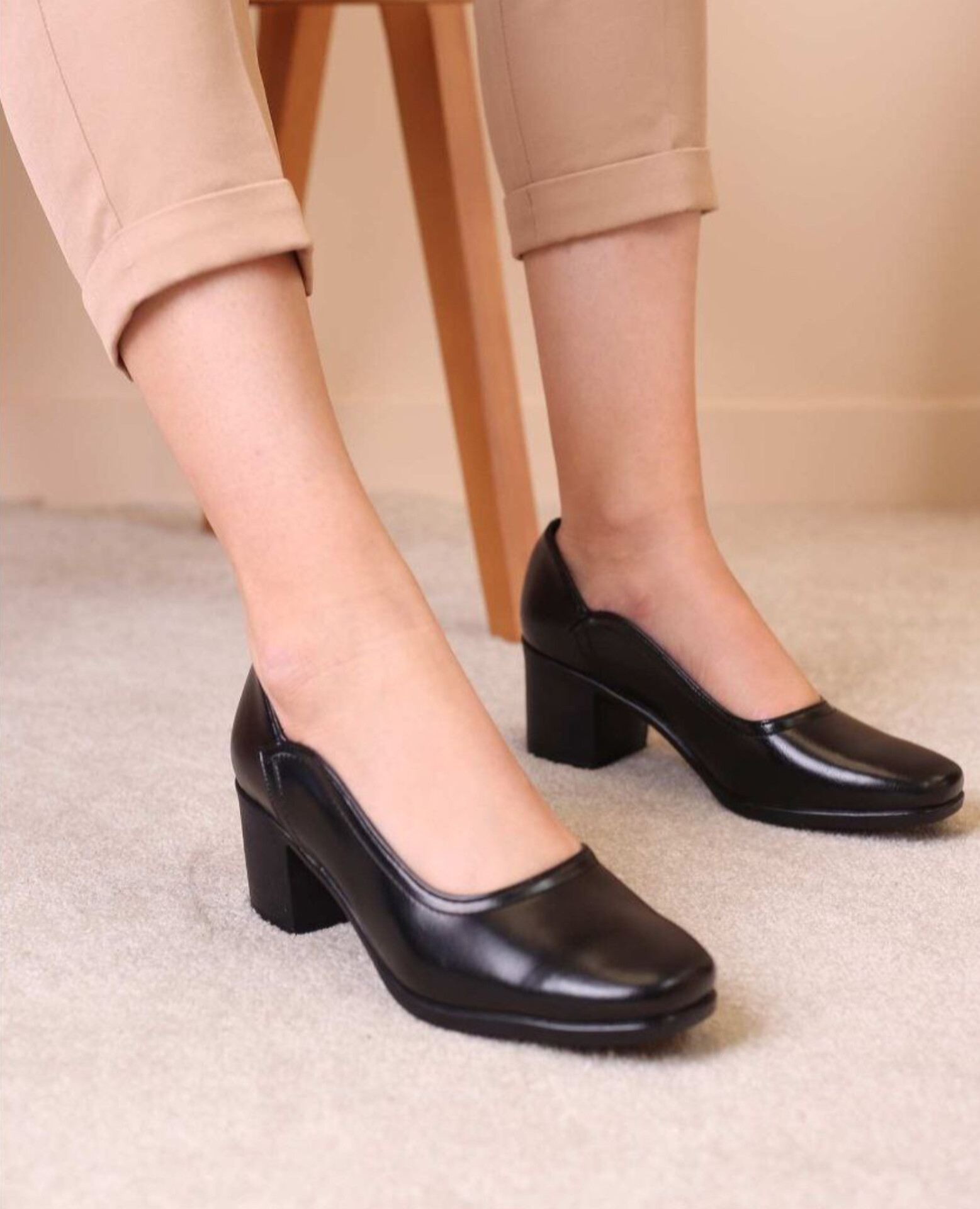 کفش طبی زنانه پاشنه دار لیانا مدل کژال