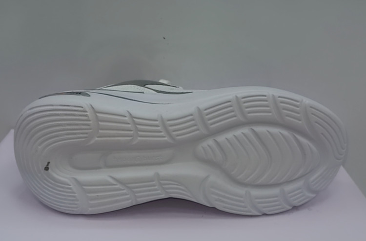 کتانی زنانه چرم تام کد ۲۴۳