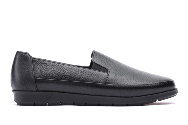 کفش راحتی چرم زنانه برند مادو کد ۵۰۲۰