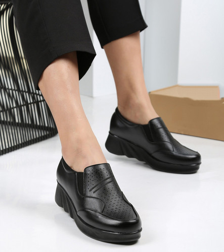 کفش زنانه لژدار طبی مدل مهرسانا برند بیتا پاسارگاد