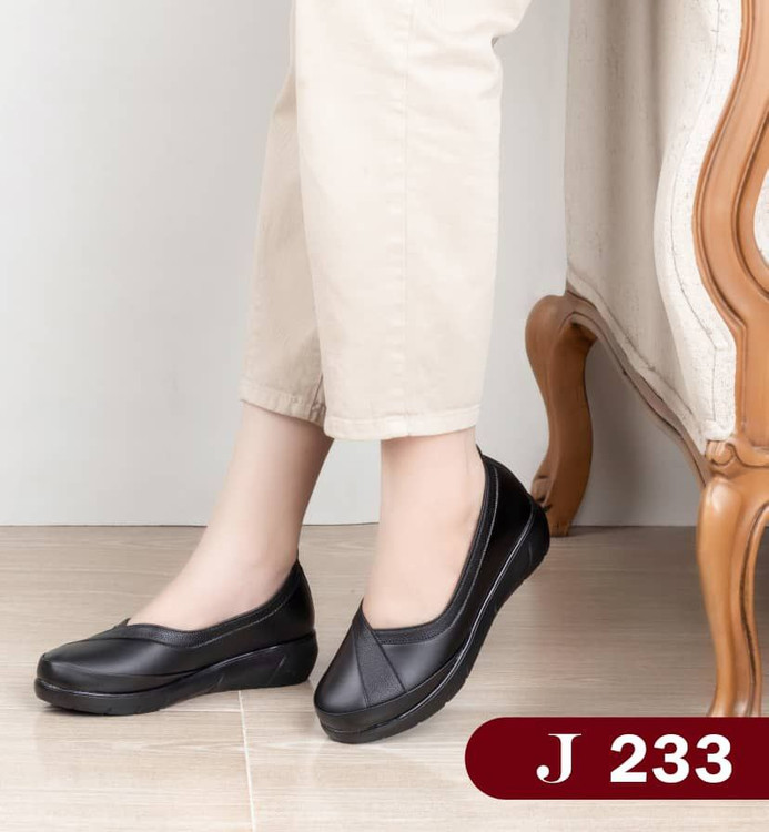 کفش طبی لژدار زنانه مدلj233 برند جوتی