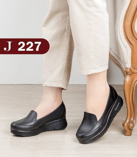 کفش طبی لژدار زنانه مدل j227برند جوتی