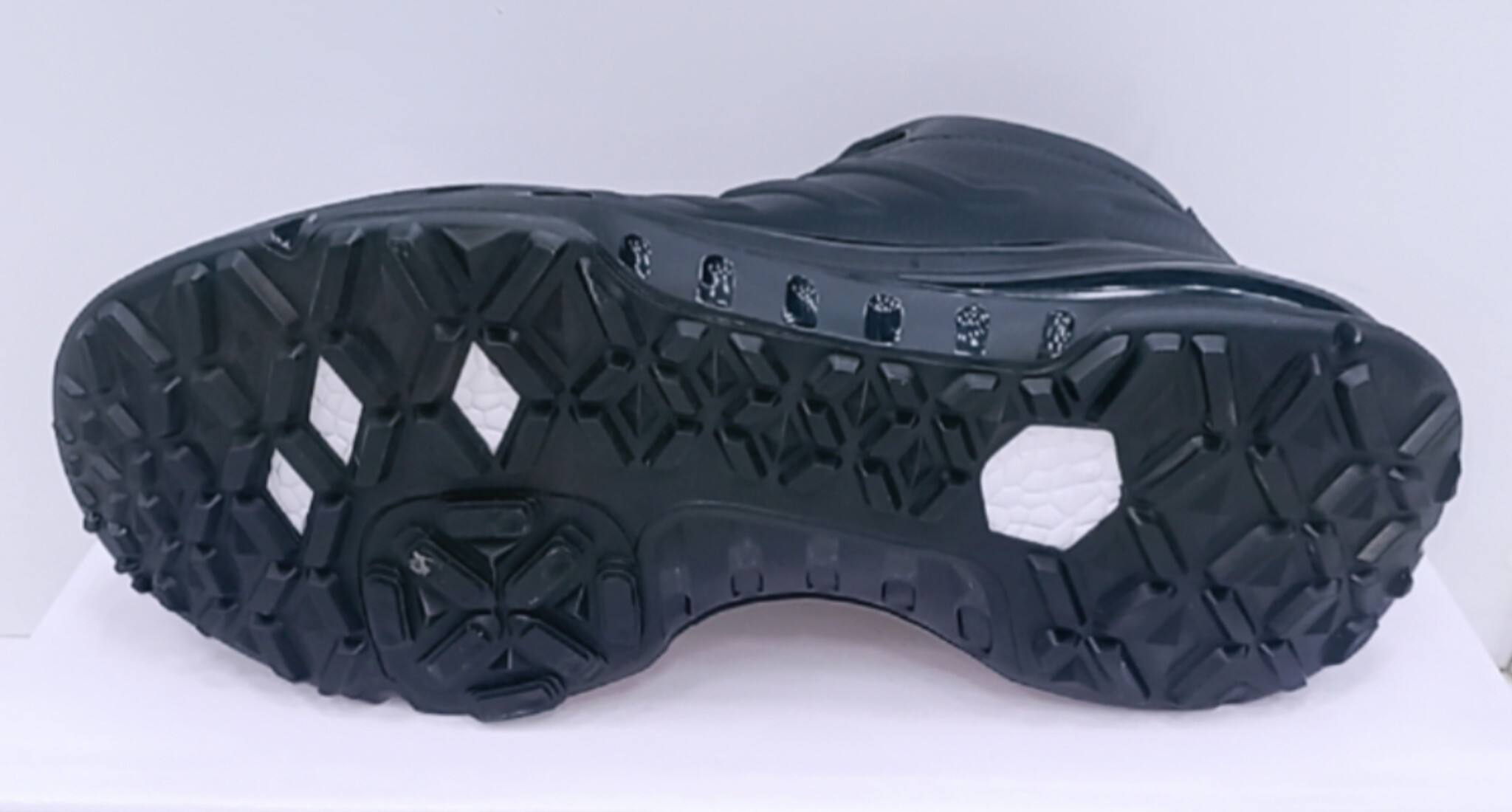 کفش اسپرت مردانه ساق بلند مدل پتروناس برند آپادانا