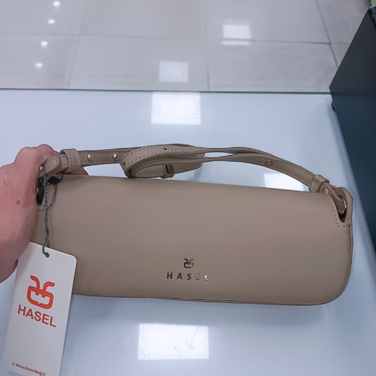 کیف مجلسی زنانه برند حاصل با طراحی مینیمال کد ۲۰_۱۹۱