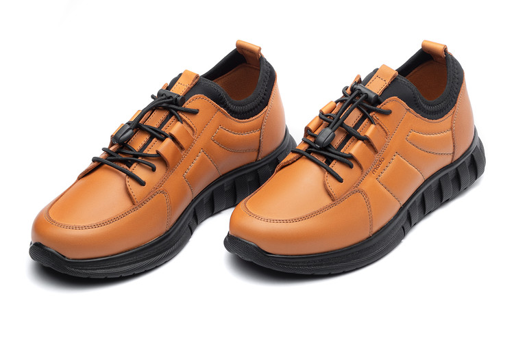 کفشرچرم اسپرت مردانه مادو کد ۲۰۵۸