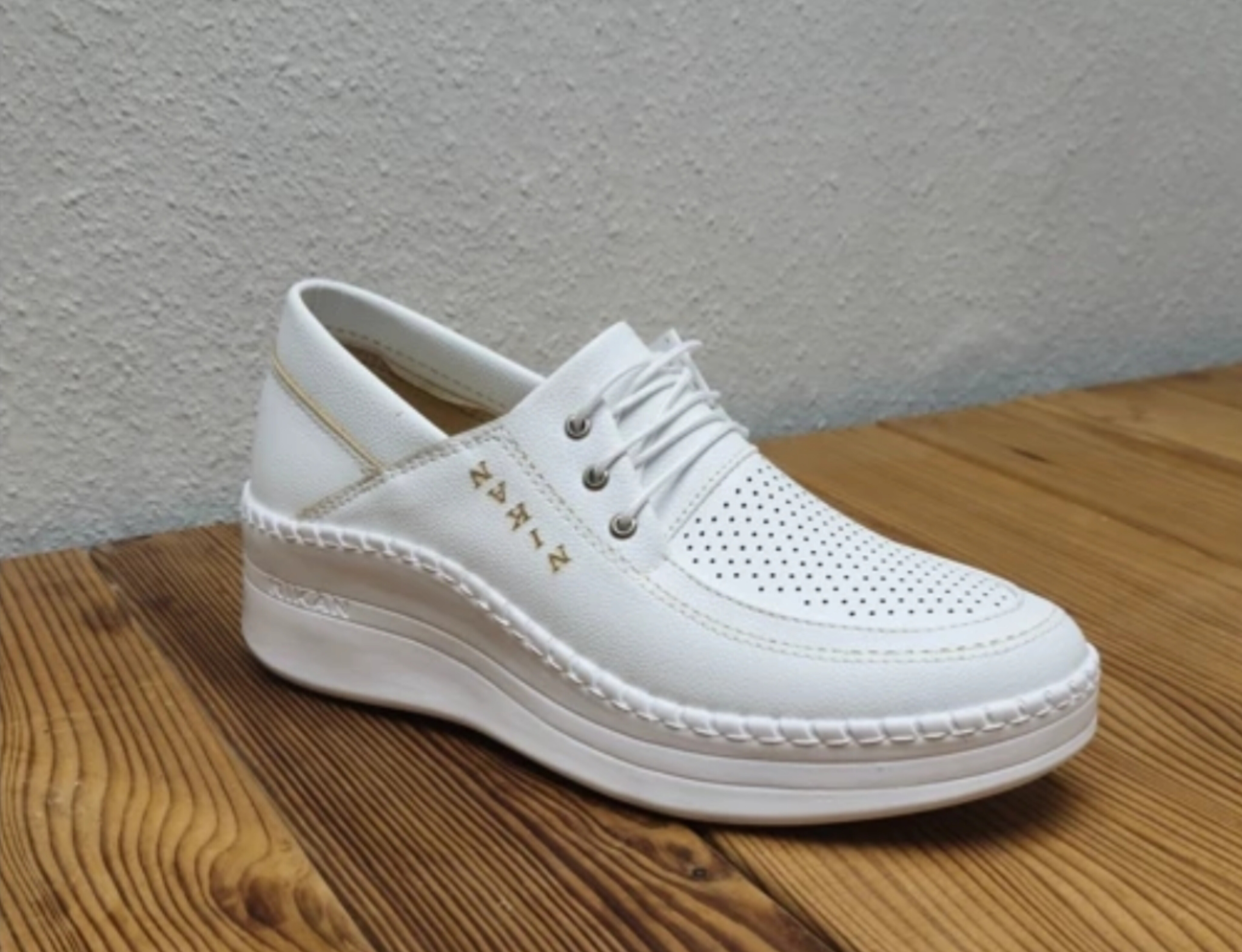 کفش طبی لژدار زنانه نیکان گام مدل آزاده مخصوص خار پاشنه