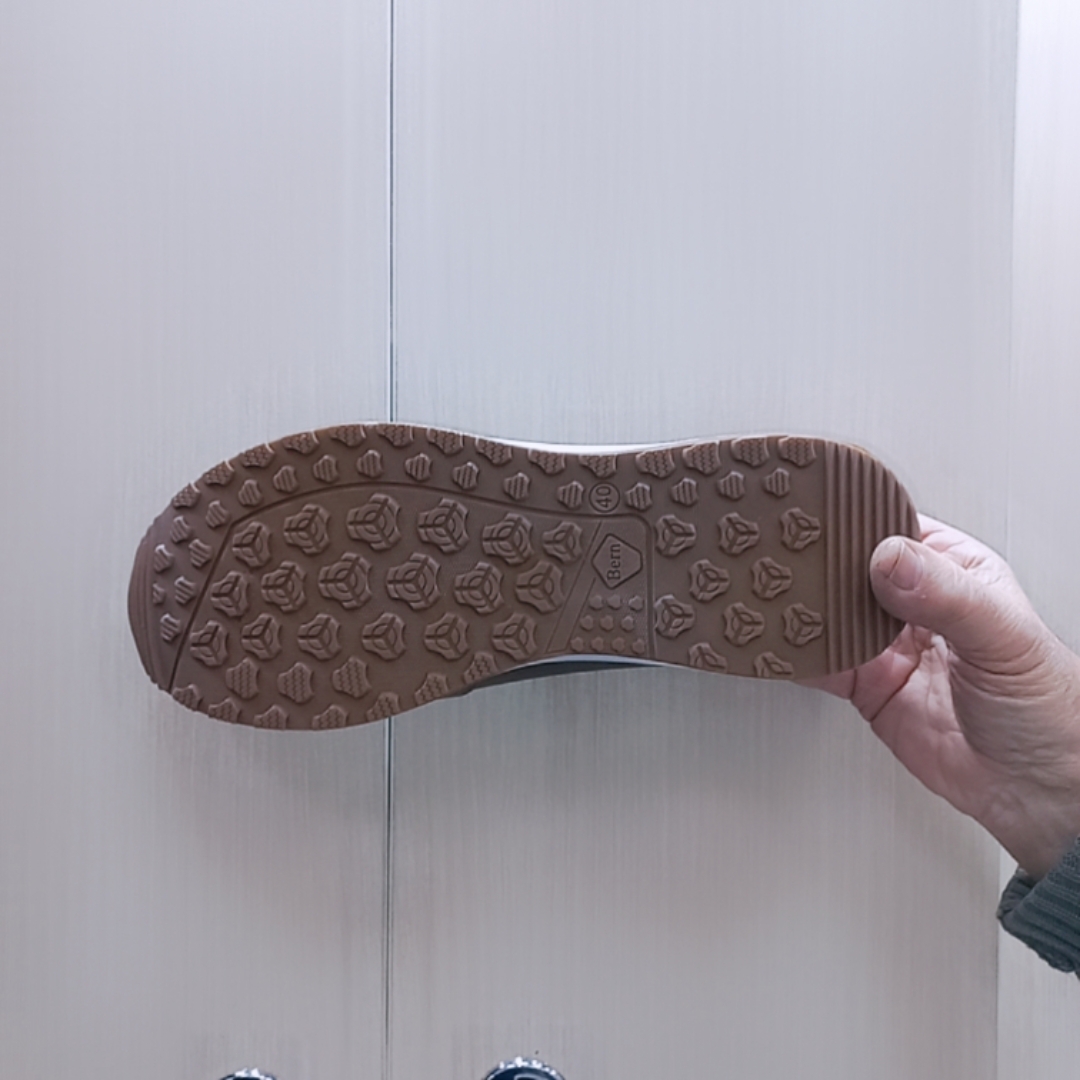 کفش طبی اسپرت چرم مردانه دکتر برن.