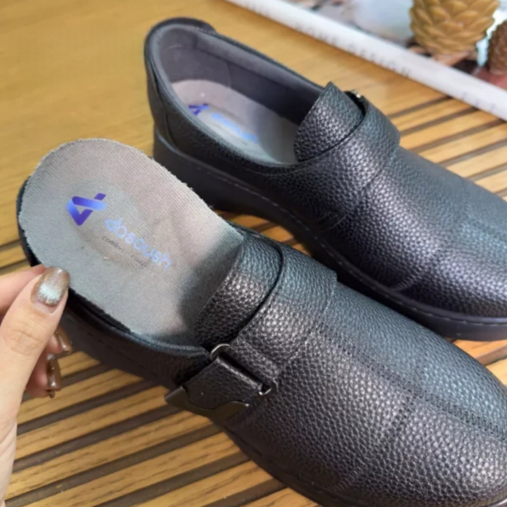 کفش طبی داثوش مدل صلیبی مخصوص خار پاشنه