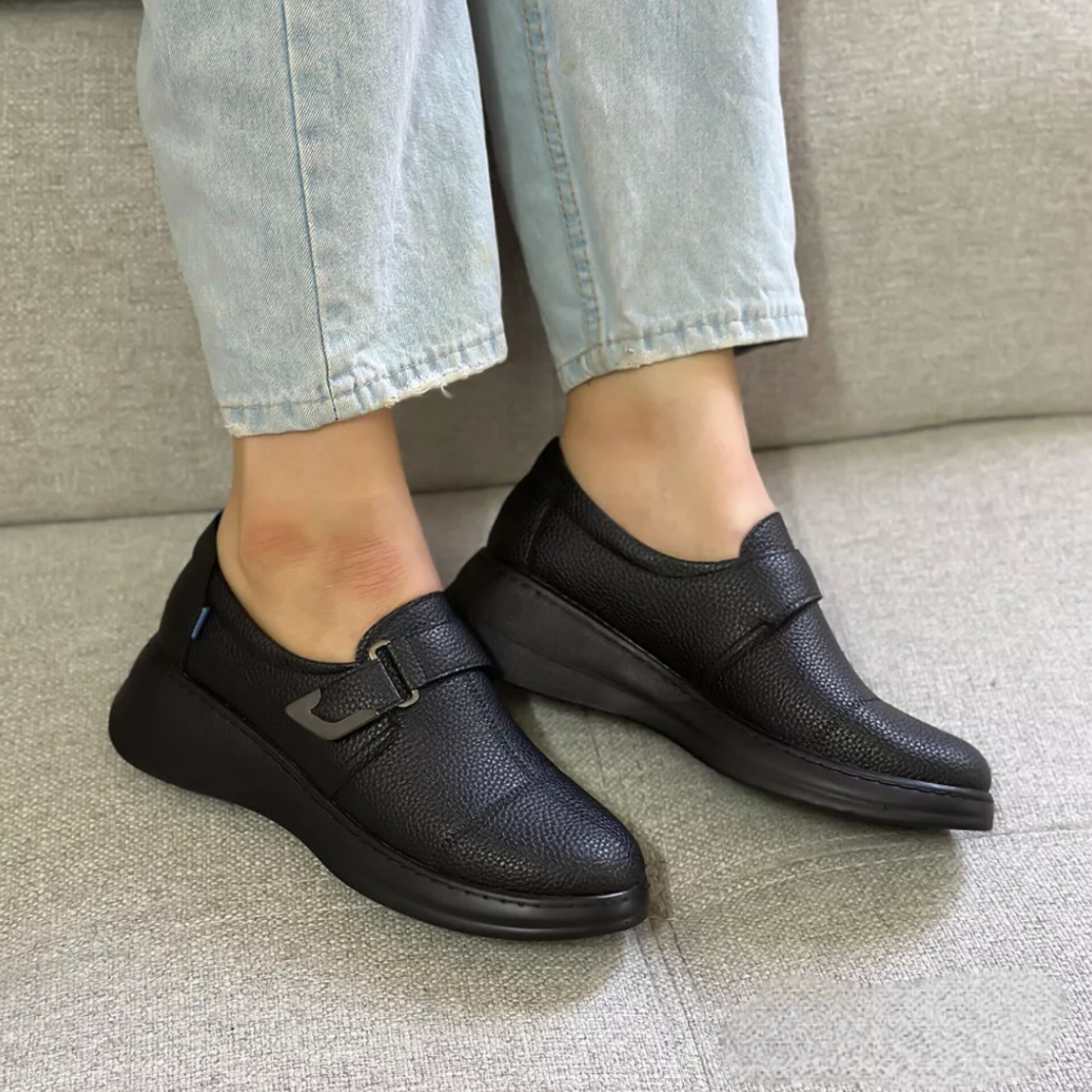 کفش طبی داثوش مدل صلیبی مخصوص خار پاشنه