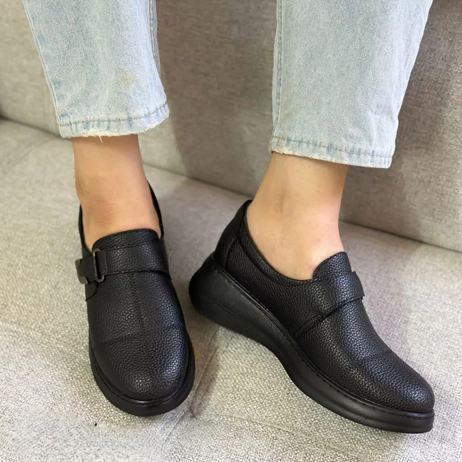 کفش طبی داثوش مدل صلیبی مخصوص خار پاشنه