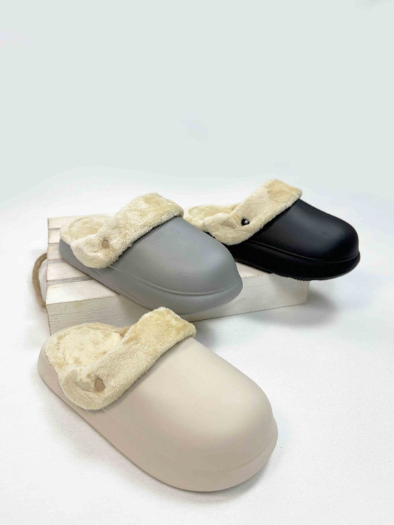 دمپایی خزدار مردانه کریسمس برند زیتون