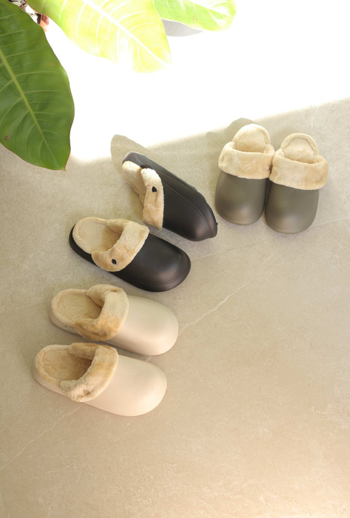 دمپایی خزدار مردانه کریسمس برند زیتون