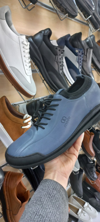 کفش مردانه چرم طبیعی اسپرت مادو کد۲۰۳۰