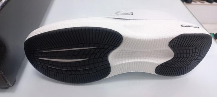 اسکیچرز مردانه بزرگپا سایز ۴۵ تا ۴۷ با زیره بسیار نرم