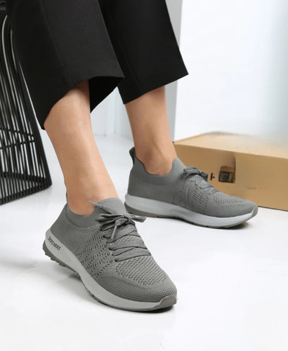 اسکیچرز جورابی زنانه چرم تام کد ۲۳۰